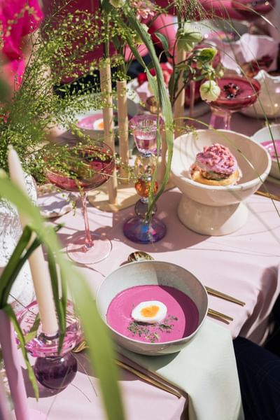 GoVilnius-Pink-Soup-Fest-Portal-Dinner-Table-AHOY-2024-Small (11).jpg