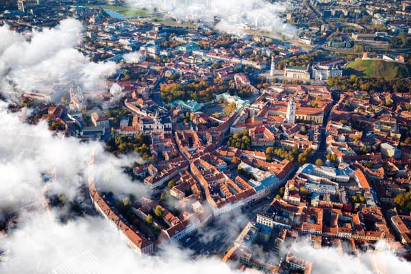 GoVilnius_Panorama-Oldtown-drone-GabrielKhiterer.png