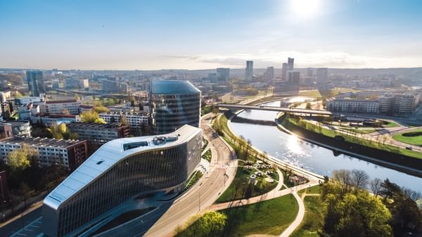 GoVilnius-BusinessDistrict-Spring-River-GabrielKhiterer.jpg