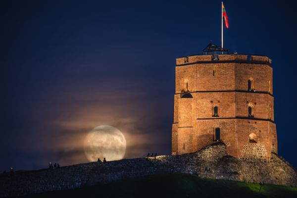 GoVilnius-FullMoon-Supermoon-GediminasCastle-GabrielKhiterer.jpg