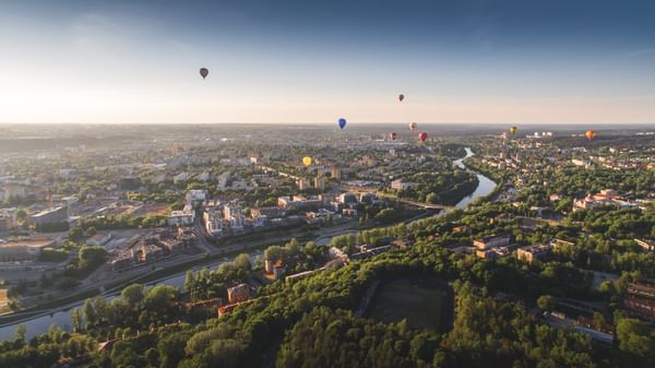 GoVilnius-HotAirBalloons-Green-Panorama-GabrielKhiterer.jpg