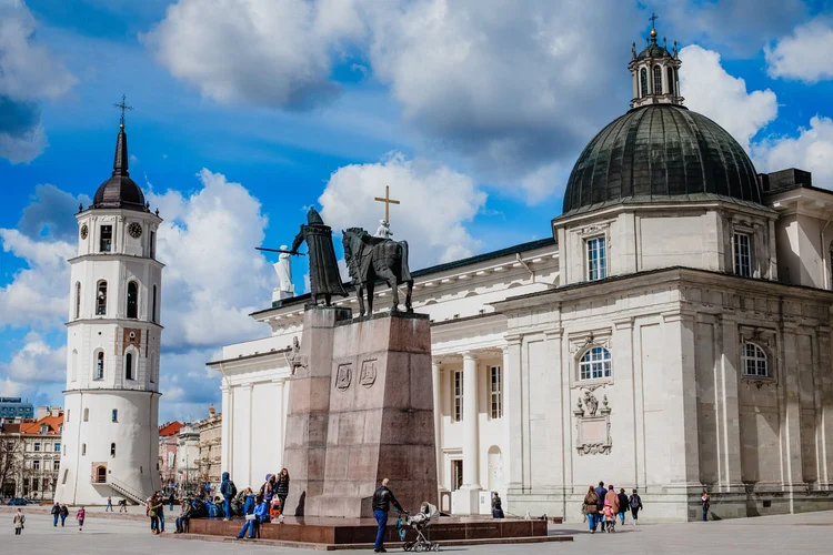 Памятник великому князю литовскому Гедиминасу 