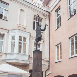 Statue of the Lamplighter