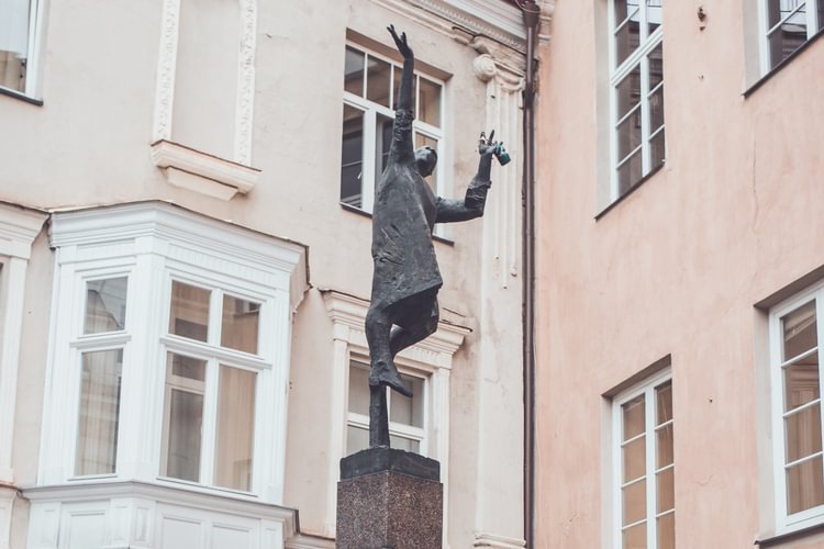 Statue of the Lamplighter