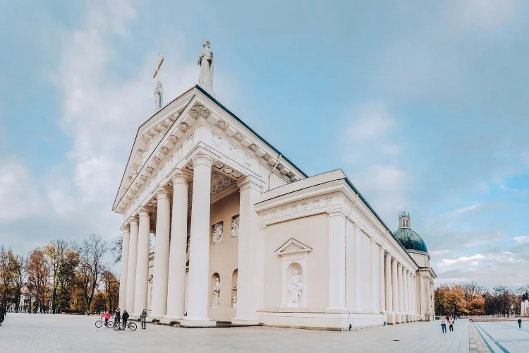 Vilniaus arkikatedra bazilika ir varpinė Katedros aikštėje — photo 3