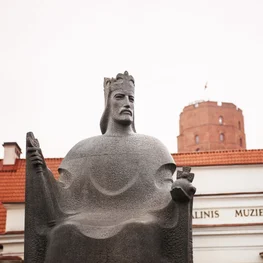 Памятник королю Миндаугасу  