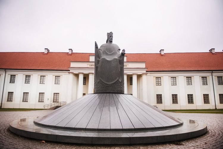 Monument to King Mindaugas