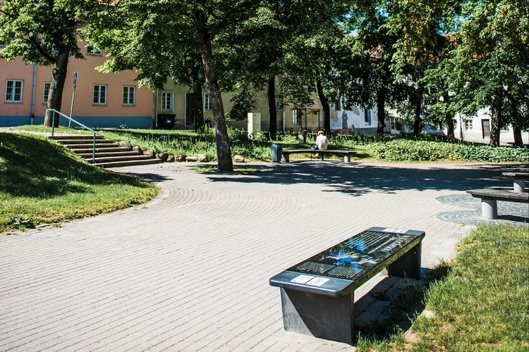 Musical Oginski Bench