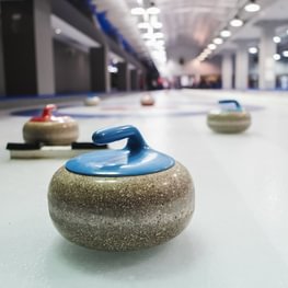 Zbierz swoją drużynę do curlingu