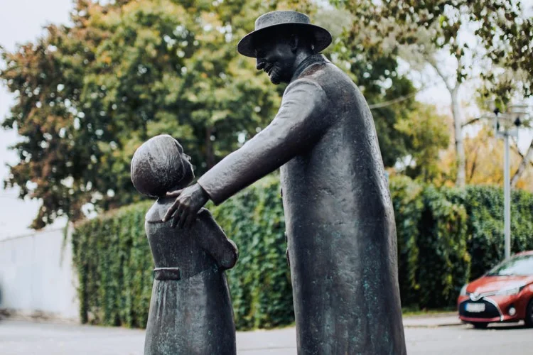 Monument to Zemach Shabad