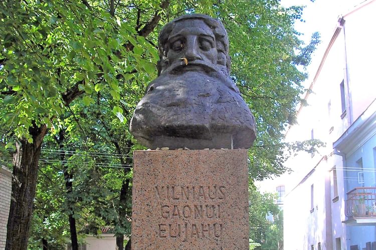 Monument to Vilna Gaon