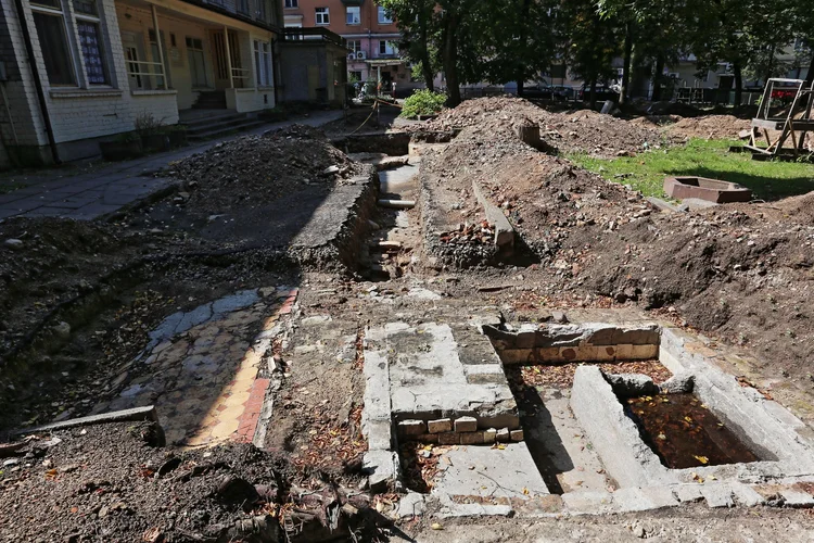 Памятник Виленскому Гаону