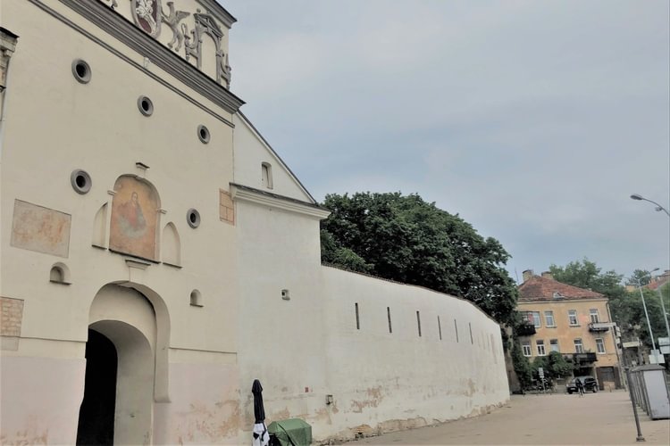 Aušros vartai, Vilniaus gynybinė siena