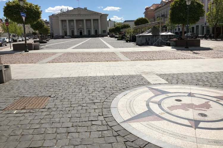Skulptūra „Vilniaus Kompasas“