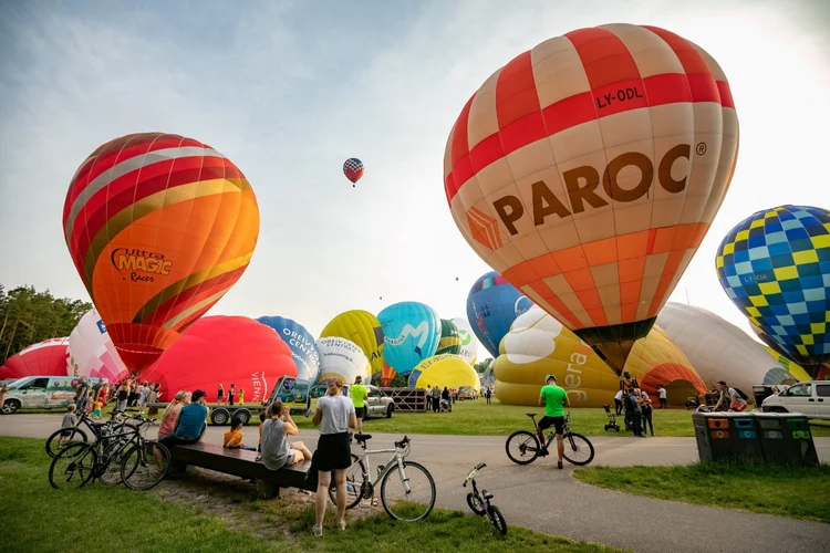 Verbaasd redactioneel IJver Hot-Air Ballooning Over the Old Town | Go Vilnius