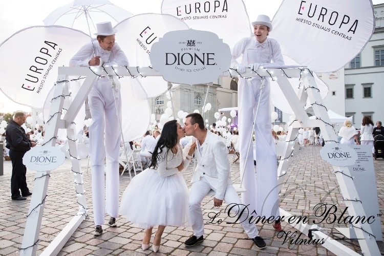 „Le Dîner en Blanc“ – „Vakarienė baltai“
