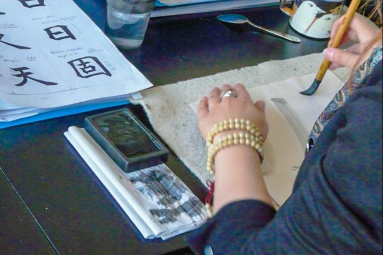 Edukacinė pamoka: japonų tapyba tušu ir kaligrafija