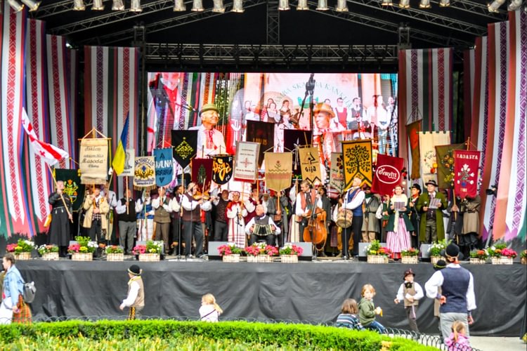 Международный фольклорный фестиваль «Звенят, звенят канкляй» (Skamba skamba kankliai)