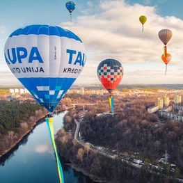 Vilnius Demonstrated Relentless Support to Ukraine: Hot-Air Balloons Carried 20-Meter-Long Ukrainian Flags