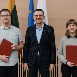 Gabiausiems gyvybės mokslų studentams Vilniuje įteiktos pirmosios prof. V. Šikšnio vardo stipendijos