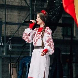 Ukrainos dienas vainikuojančiame koncerte – jautri ukrainietės aktorės daina 