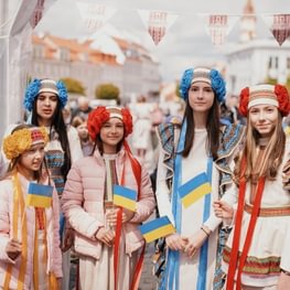 Vilnius marga ukrainietiškomis ,,vyšyvankomis”: prasidėjo Ukrainos dienos