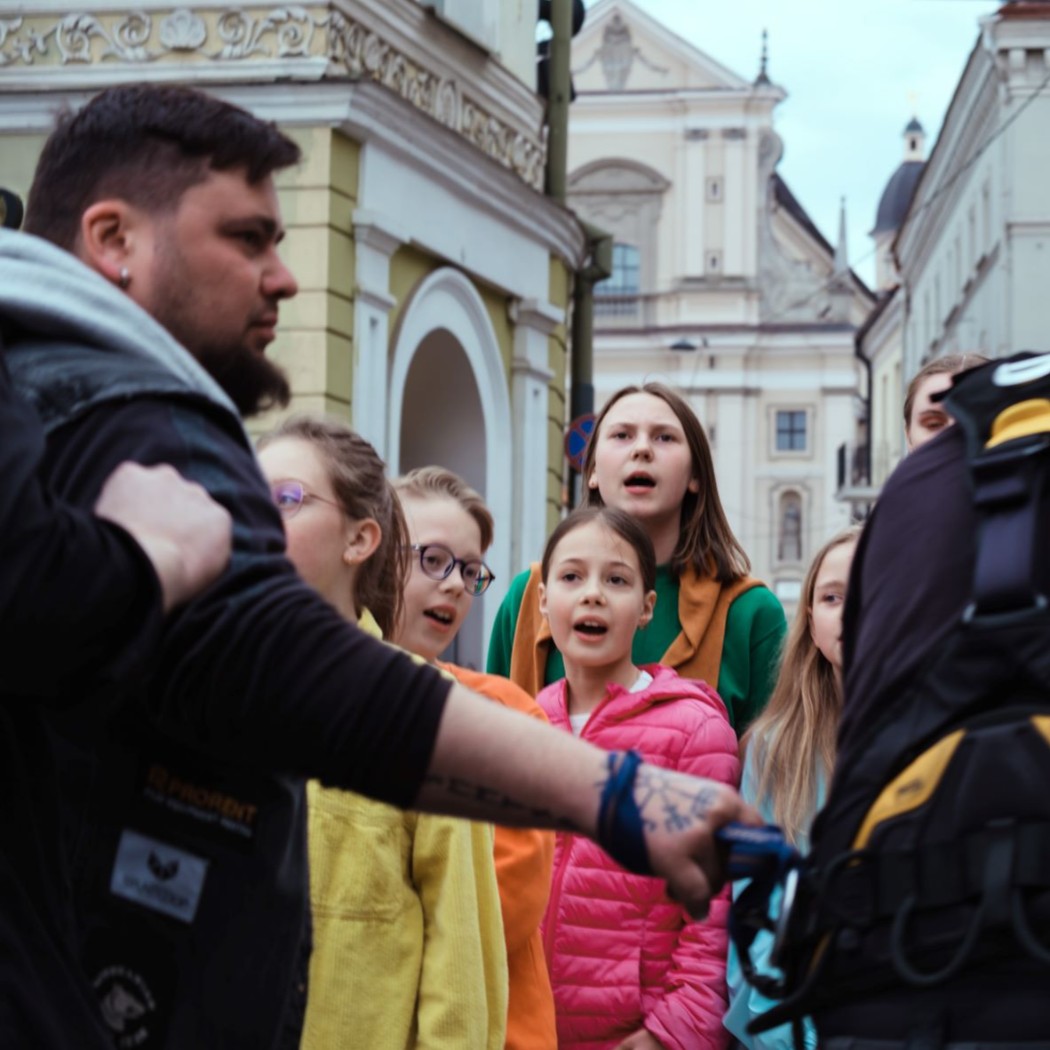 Palaikydami Ukrainą operos solistai kartu su Monika Liu atliko „Kalush Orchestra“ dainą