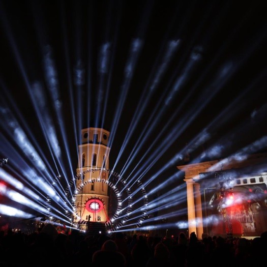 Vilnius 700 metų jubiliejų pasitiko ryškiai 