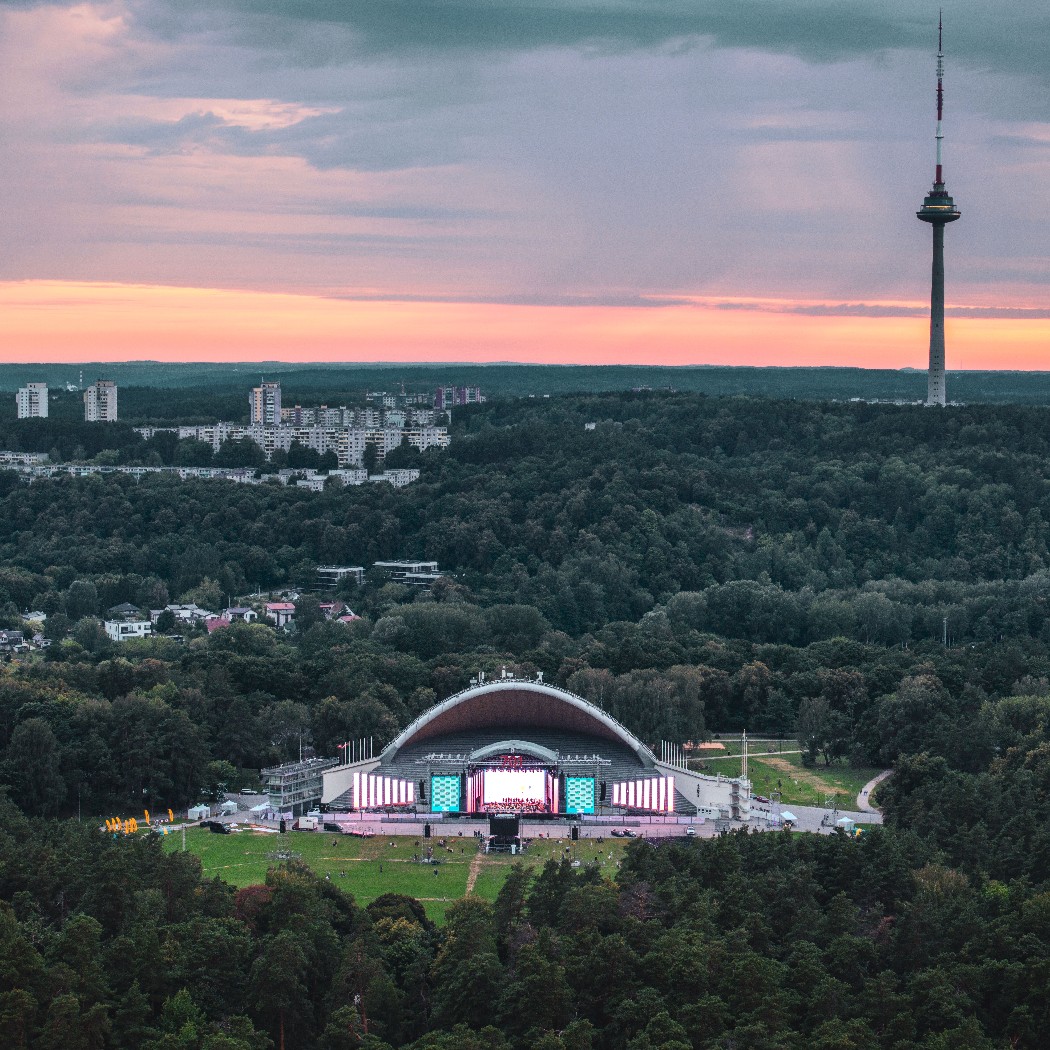 „Jaunas kaip Vilnius“ scena jau paruošta: repetavo Lietuvos atlikėjai, laukia ir Ritos Oros (nuotraukų galerija)