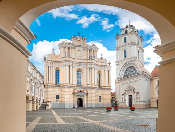 6. Šv. Jonų bažnyčios varpinė