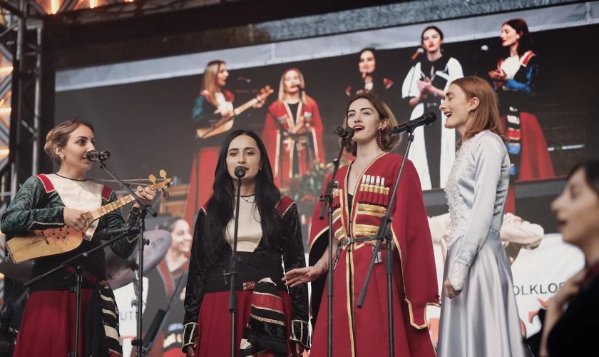 Georgian folklore ensemble "Pesvebi" 