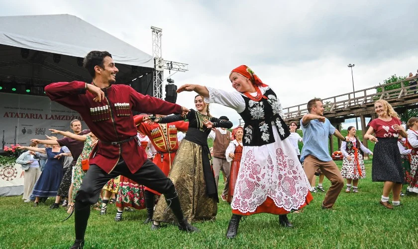 Georgian dance ensemble "Mandili"