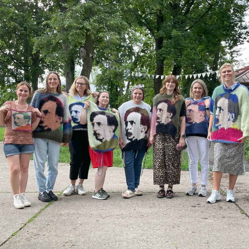 Lithuanian Knitter Community Creates 900 Sweaters To Celebrate 150th Birthday of Beloved Artist