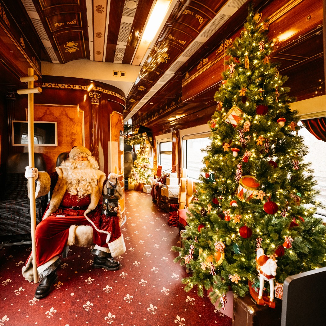 Vilniaus geležinkelio stotyje pristatyti kalėdiniai traukiniai