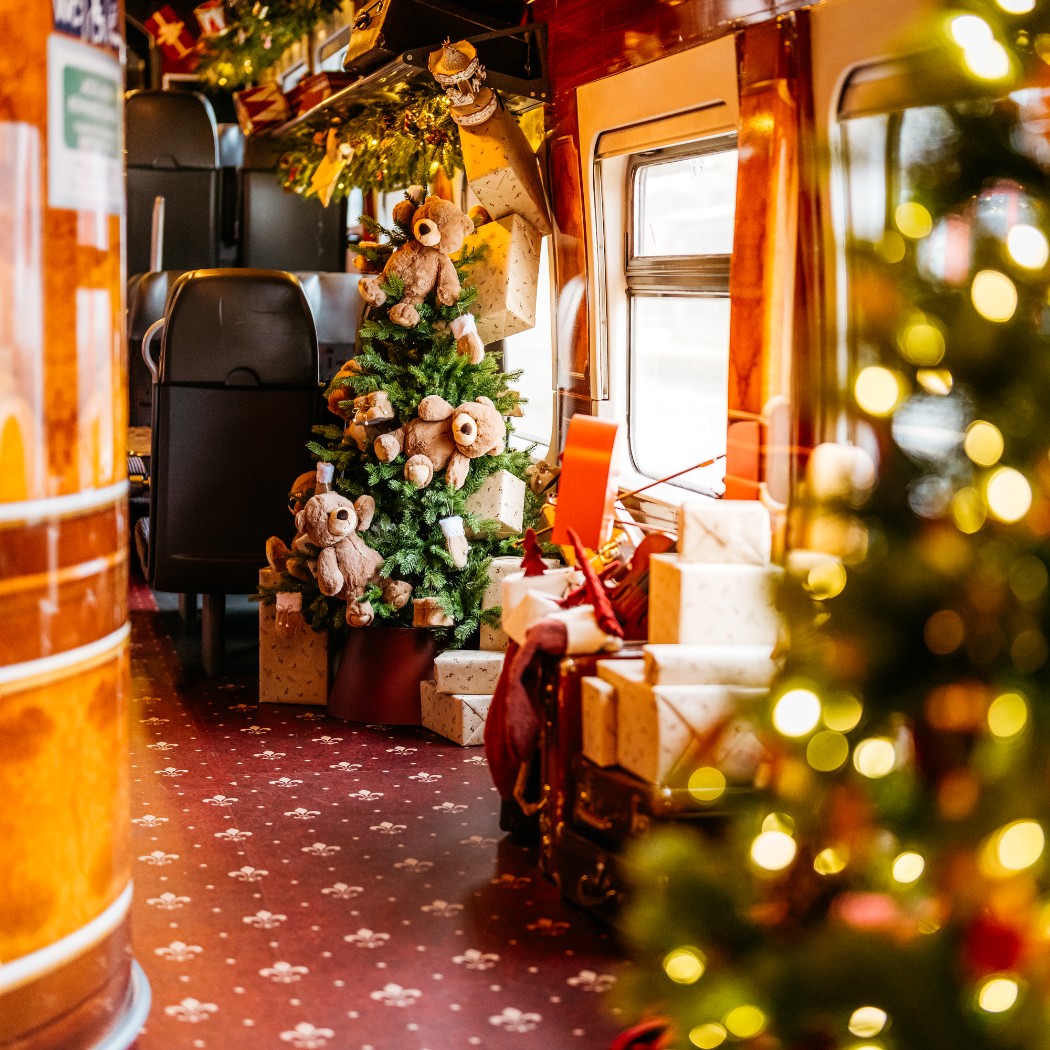 Wsiądź do pociągu wyjątkowego: świąteczny pociąg przewozi Polaków do europejskiej stolicy Bożego Narodzenia