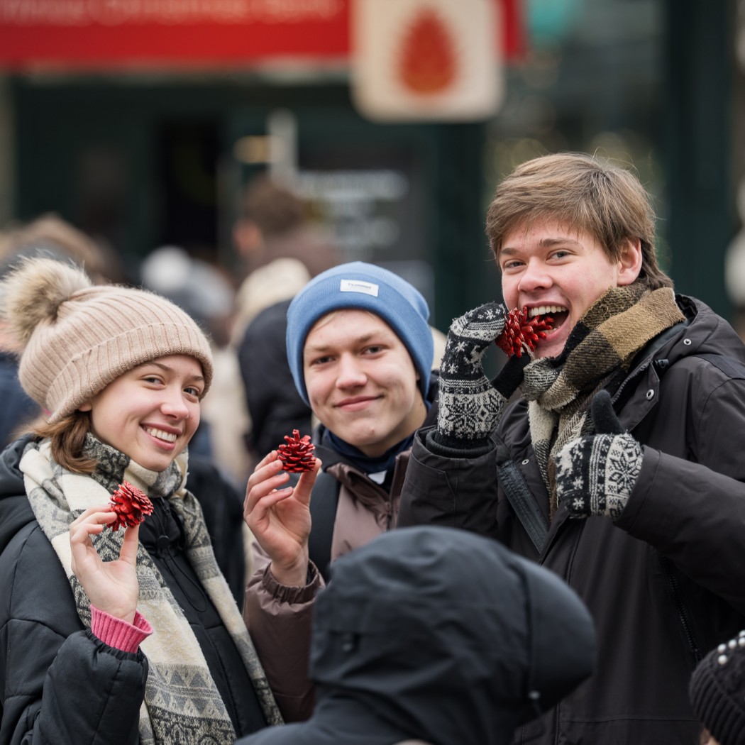 Vilnius į istoriją įrašė naują Kalėdų tradiciją? Pirmą kartą pristatyta šventinė valiuta – kankorėžiai 