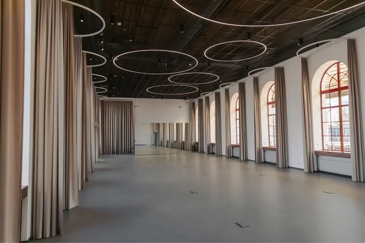 Saulės salė Vilniaus geležinkelio stotyje