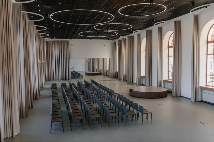 Saulės salė Vilniaus geležinkelio stotyje