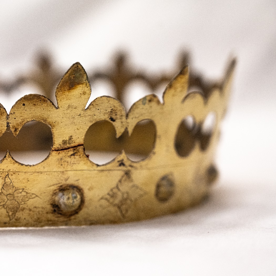 Vilnius Places Long-Lost 16th-Century Royal Insignia on Public Display 