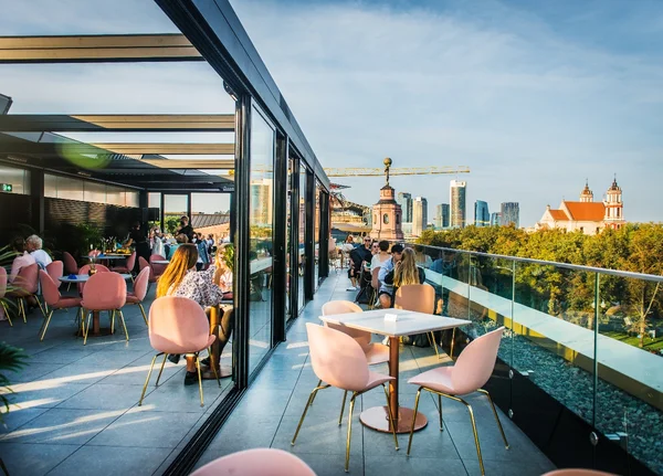 Pink&Yellow: A Leisurely Dinner With A View 