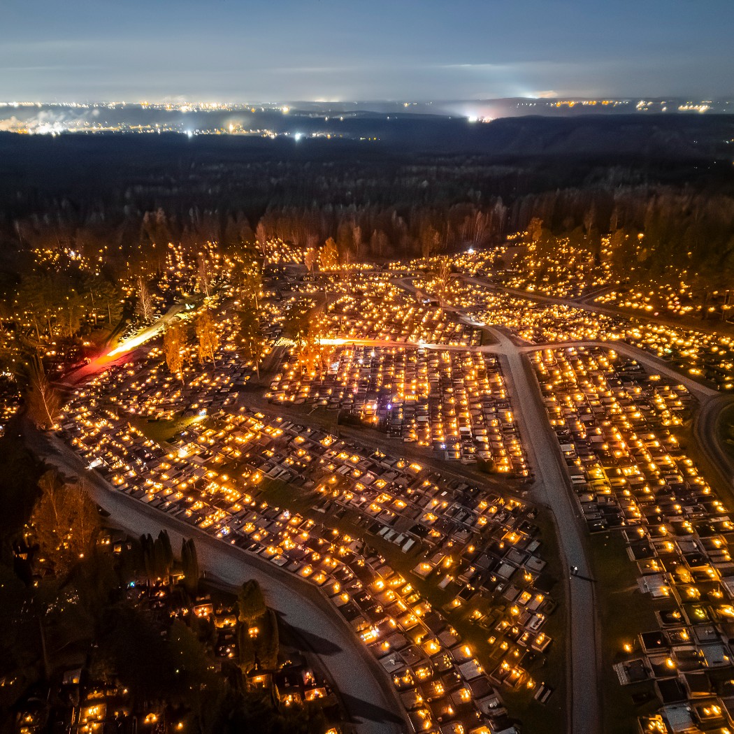 Welcoming Darker Season: Lithuania’s Autumn Equinox Warmed by Fire in Vilnius